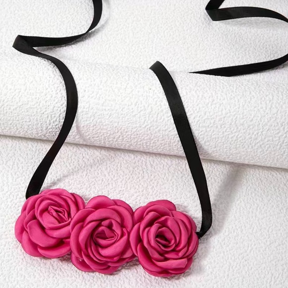 Jane Chic Designs Three Rose Cameo - Picture 4 of 5